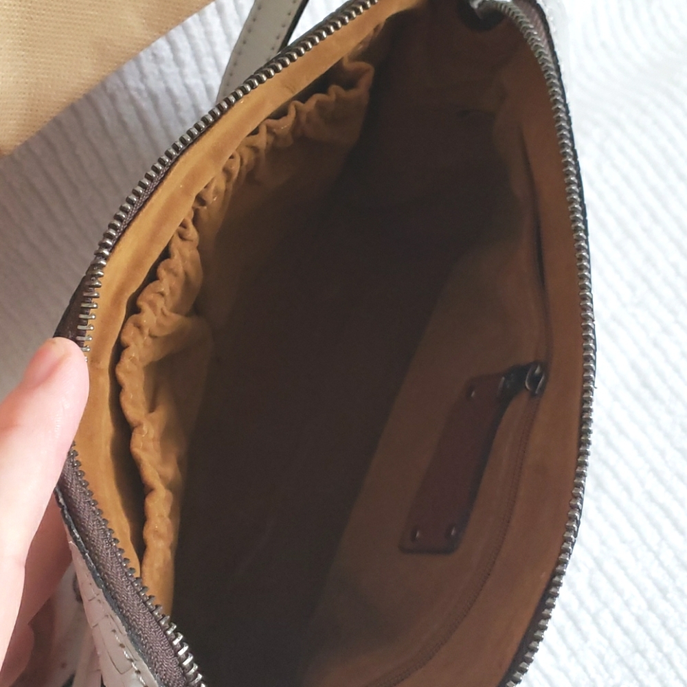 SOLD.  Patricia Nash Leather Crossbody Bag - Picture 6 of 11